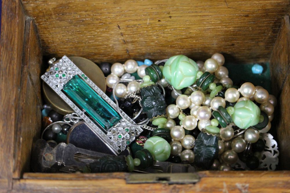 A wooden box containing assorted jewellery etc.